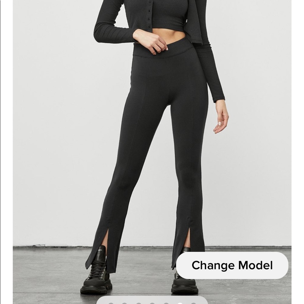 Alo Airbrush High-Waisted Flutter Legging in Black